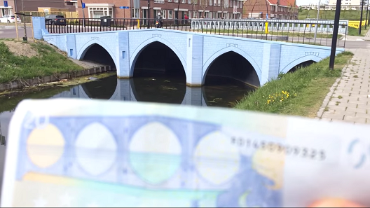 Како фикционалните мостови на европските банкноти станаа реални