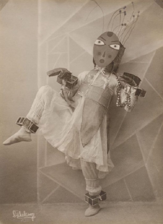 Неверојатни експресионистички танцовни костими од 1920-тите