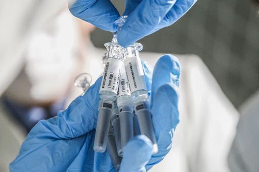 САД и Кина во трескавична трка по вакцина за коронавирусот