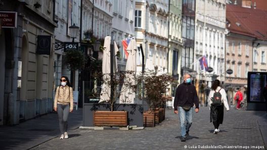 Во Словенија сè повеќе луѓе намерно се заразуваат со коронавирус