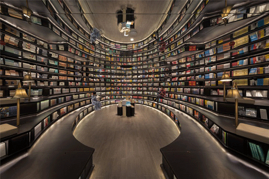 Книжарница која нуди илузионистичко искуство на бескрајни сали со книги.