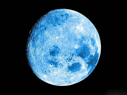 Ноќ на Сина месечина над светот