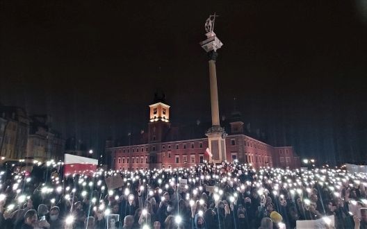 Протести во Полска -  почина жена заради забраната на абортус