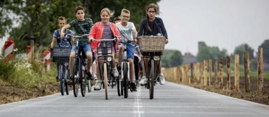 Во Холандија отворена соларна патека за велосипеди која произведува струја