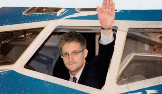 Има ли Сноуден во авионот?