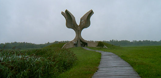 Споменикот во Јасеновац