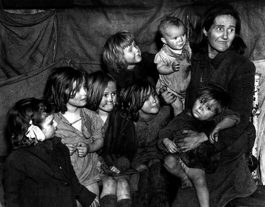 Мајка со седум деца, 1948