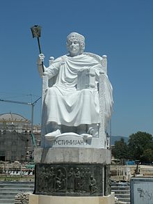Статуата на Јустинијан II 'e bide mногу подобро зачувана од античките статуи