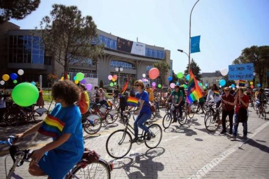 Шестата парада на гордоста во Тирана одржана без протести или насилство против ЛГБТ заедницата