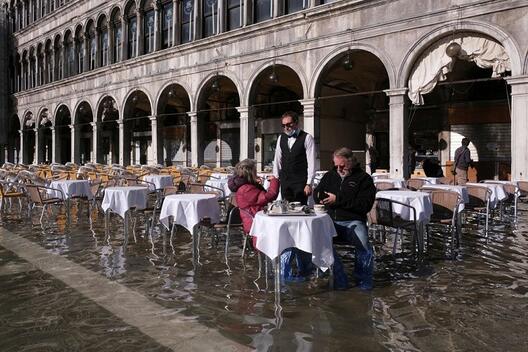 На кафе во Венеција