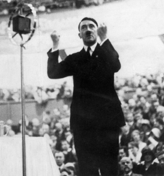 Подемот на Хитлер низ фотографии