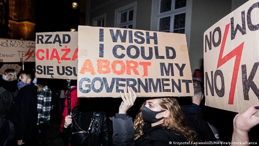 Една година по забраната за абортус во Полска, барањата за помош се се’ почести