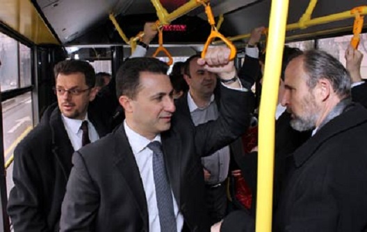 Ново правило во автобусите на ЈСП: обичните смртници ќе мораат да им го отстапат местото на вмровците
