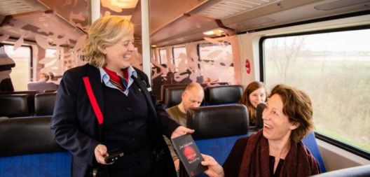 Наместо со билет, Холанѓаните плаќаа воз со читање на книга
