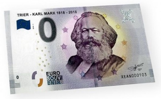 Хит меѓу туристите: банкнота од нула евра со ликот на Карл Маркс
