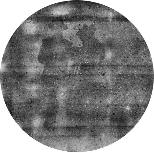 Најстарата позната фотографија на светот открива две мистериозни фигури