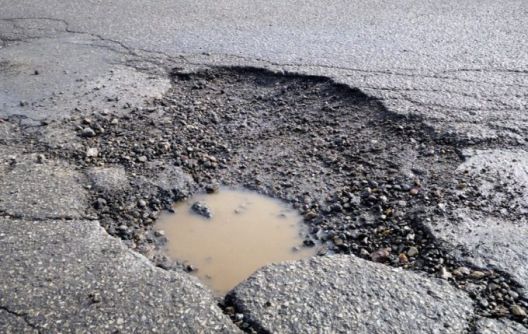 Скопските возачи пријавуваат дека околу дупките се појавуваат улици