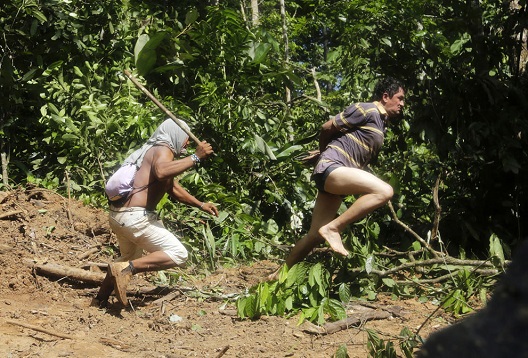 Борбата на племето Каапор против дрвокрадците во Амазон