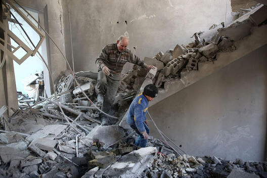 Дедо и внук во Сирија