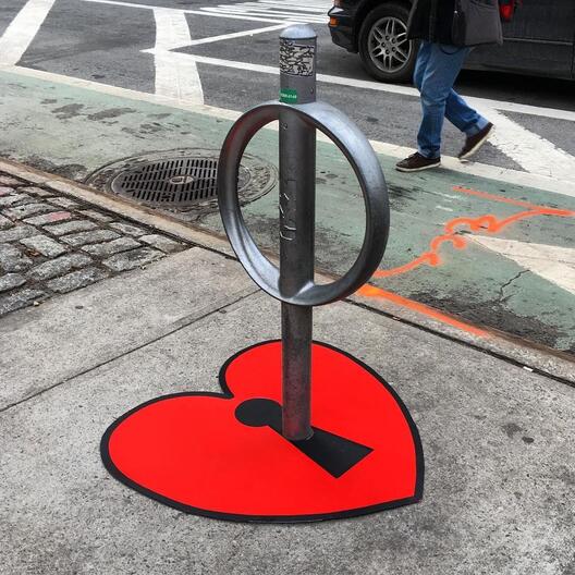 Том Боб и неговите забавни креации на улиците на Њујорк