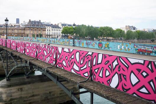 Катанците од Мостот на уметноста во Париз заменети со улична уметност!